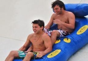 Atores de Malhação se divert