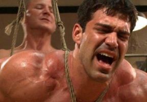 Fisiculturista sofre em cena d