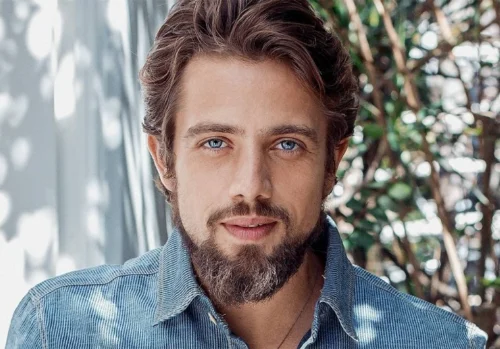 Vídeo: De sunga Rafael Cardos