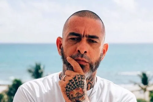 Henrique Fogaça surpreende e 