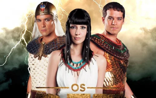 Ator de Os Dez Mandamentos cau