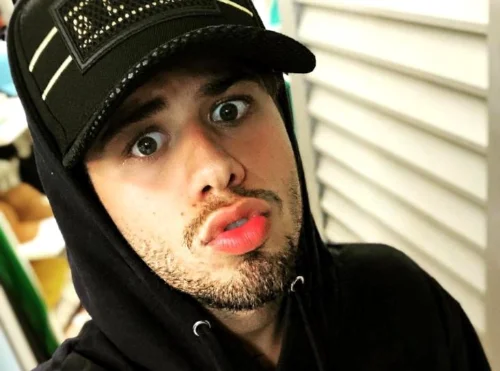 Cantor Zé Felipe exibe ótima