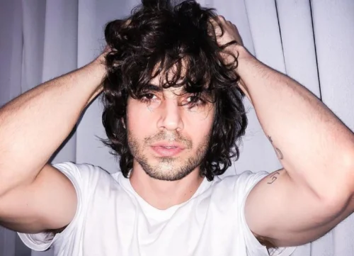 Fiuk surpreende e aparece aind