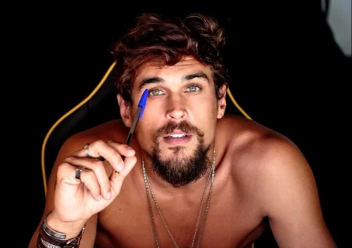 Ator Felipe Roque soltou fotos