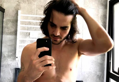 Safado, Fiuk faz historys Nude