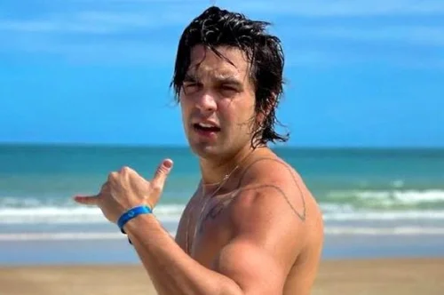 Luan Santana surpreende muscul