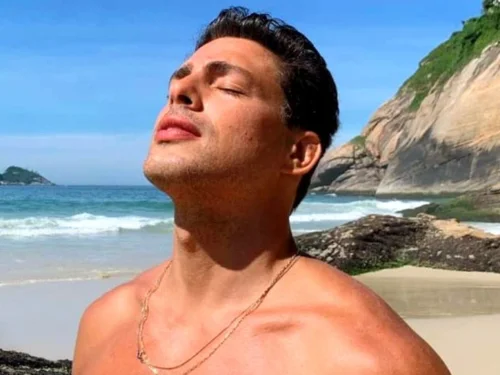 Seduzido pelo bico do peito do