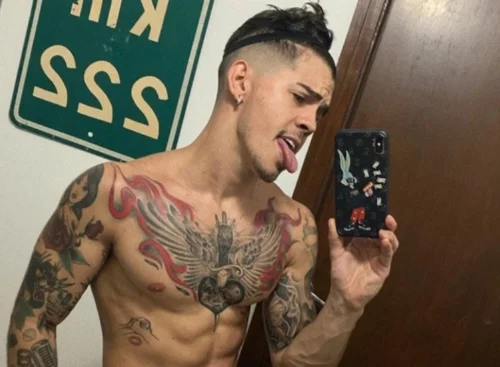 Vídeo: MC Biel rouba cena tod