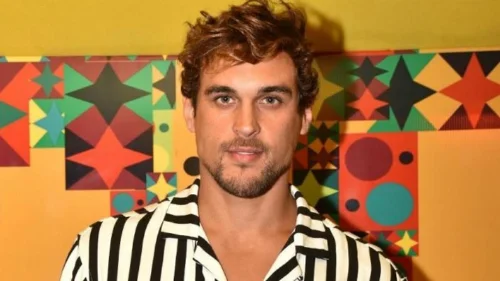 Vídeo: Felipe Roque posta Nud