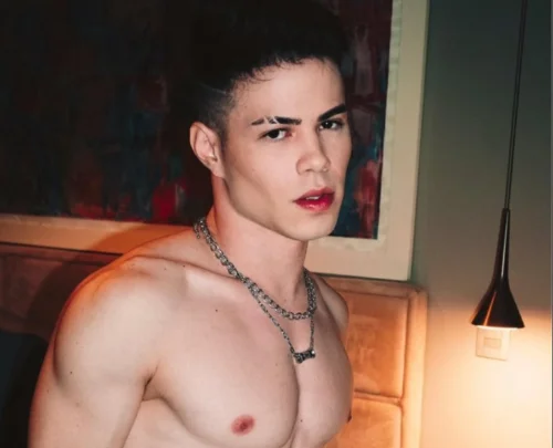 Gustavo Rocha surge em ensaio 