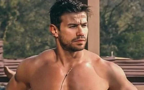 Sertanejo Mariano de sunga sen