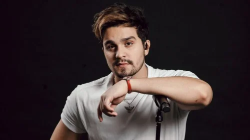 Luan Santana surpreende ao sol