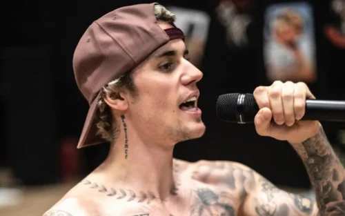 Mala vomumosa de Justin Bieber