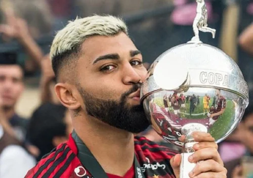 GabiGol tirando a roupa é um 