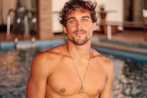 De cueca branca molhada Felipe