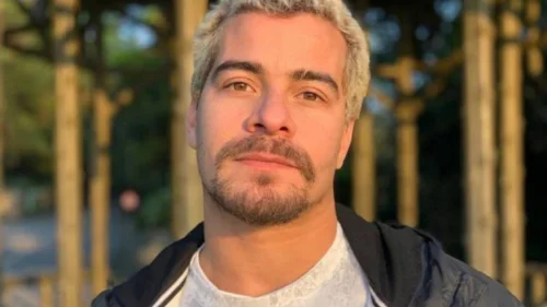 Thiago Martins dando um aéreo