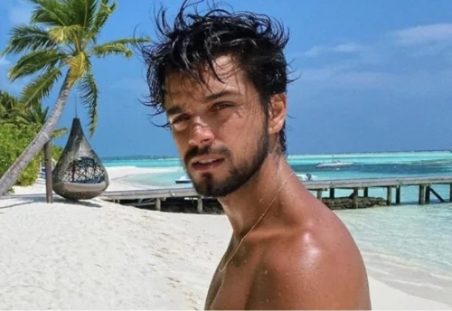 Rodrigo Simas rouba cens em cl