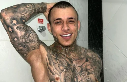 MC Pedrinho entregando de cuec