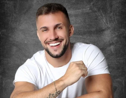 O  Arthur Picoli fazendo isso 