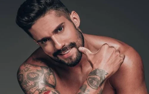 BBB Bil Araújo rouba cena tod