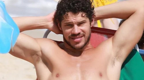 Jose Loreto causa em clicks se