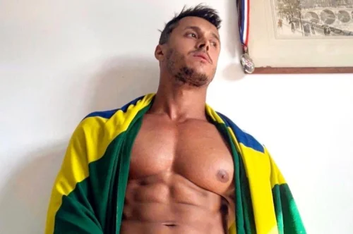 Diego Barros balançando assim