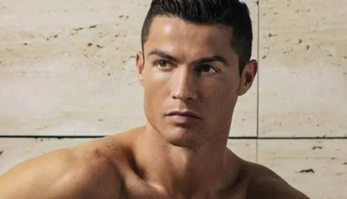 Cristiano Ronaldo divulga nova