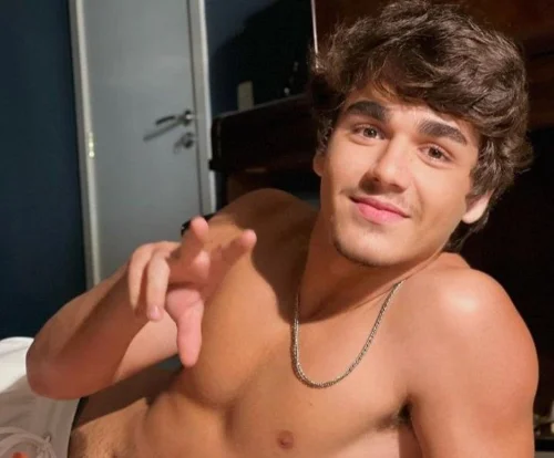 Xande Valois entregando o corp