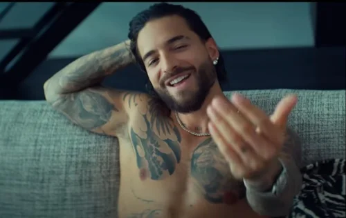 Maluma bota corpinho para jogo