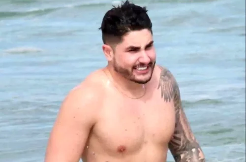 Lucas Souza (ex da Jojo) rouba