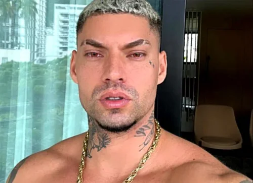 Filipe Ret mostra os pelinhos 