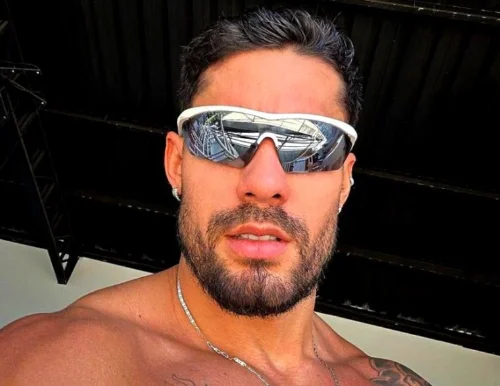 Bil Araujo rouba cena de sunga