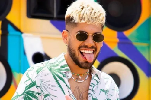 Zé Felipe faz daicinha sem cu