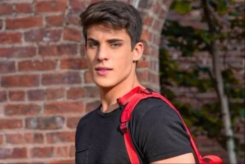 Tiago Ramos rouba cena em clic