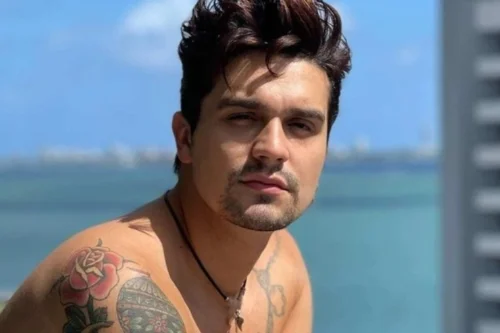 Luan Santana exibe parte ínti