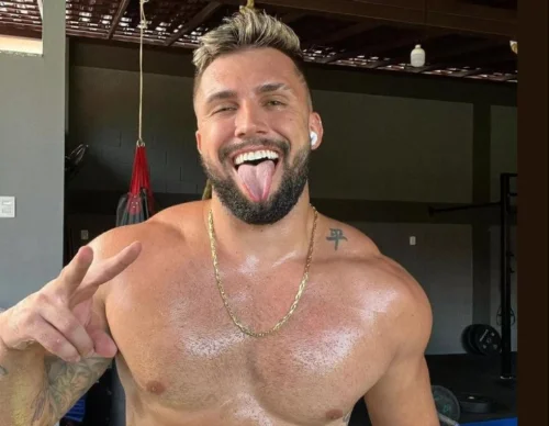 BBB Arthur Picoli valendo a pe