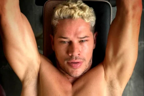 José Loreto leva os fetichist