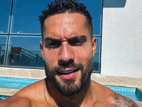 Bil Araújo quase mostra de ma