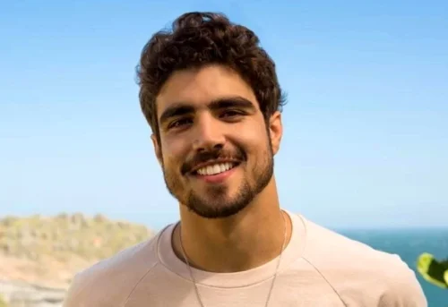 Caio Castro surpreende com tag