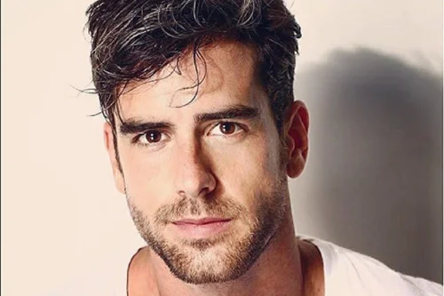 Marcos Pitombo sendo regado no