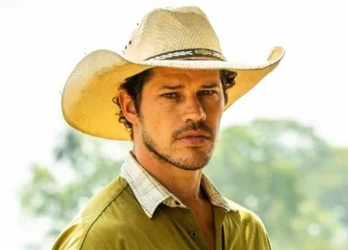 Ator Jose Loreto malhando de m