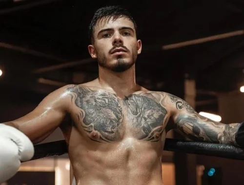 Grandão Thomaz Costa surpreen