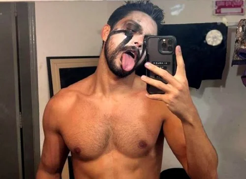 Rodrigo Simas causa com click 