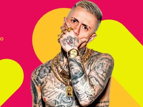 MC Daniel quase perde a calça