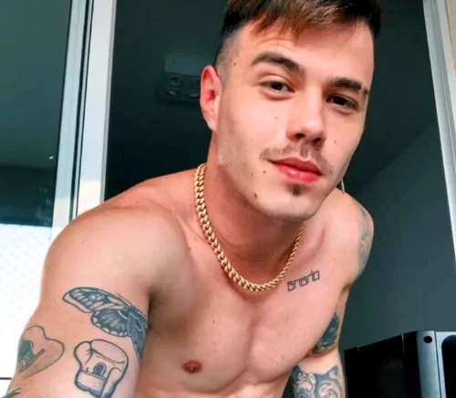 Túlio Rocha mostrando que est