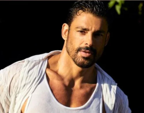 Cauã Reymond simplismente des