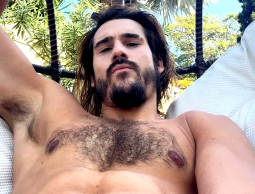 Nicolas Prattes entregando tud