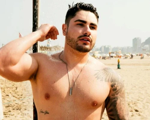 Lucas Souza rouba cena na chuv